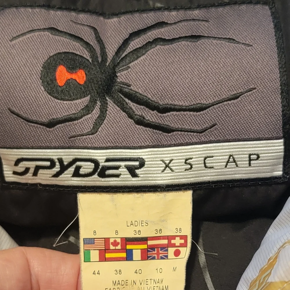 Spyder 700 fill power down puffer vest with zipper velcro closure and 2 pockets - Picture 2 of 9